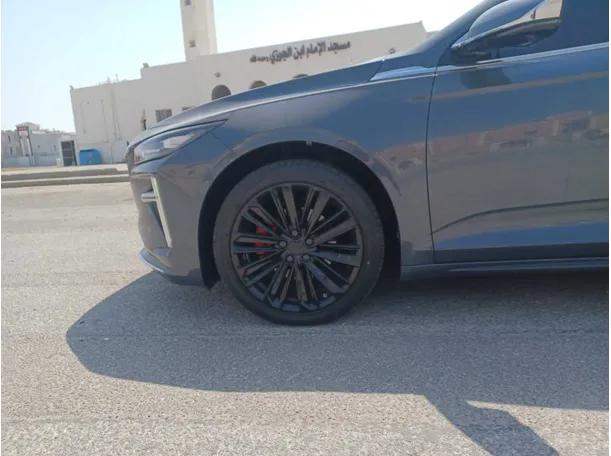 Car image 9