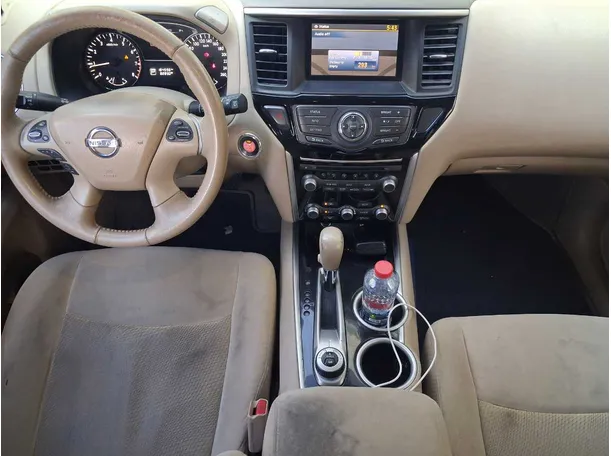 Car image 12