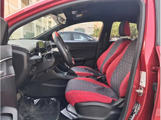 Car image 12