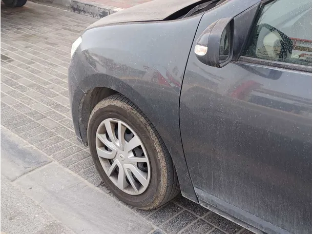 Car image 8