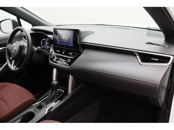 Car image 10