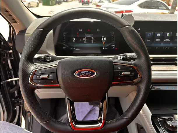 Car image 19