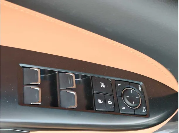 Car image 29