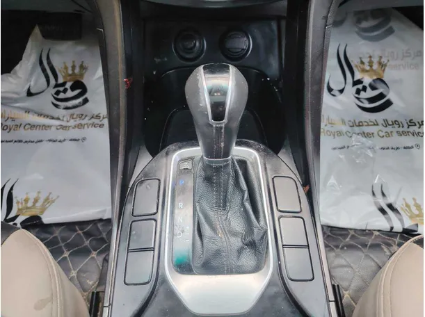 Car image 19