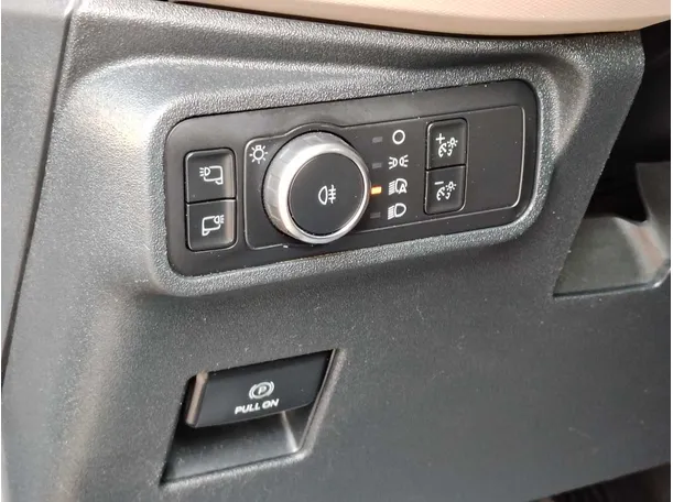 Car image 35