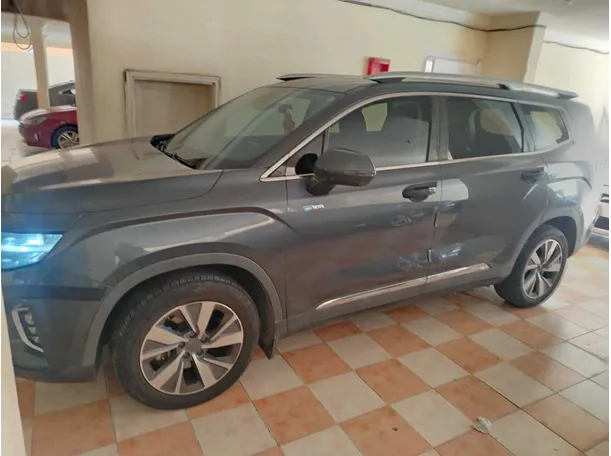 Car image 9