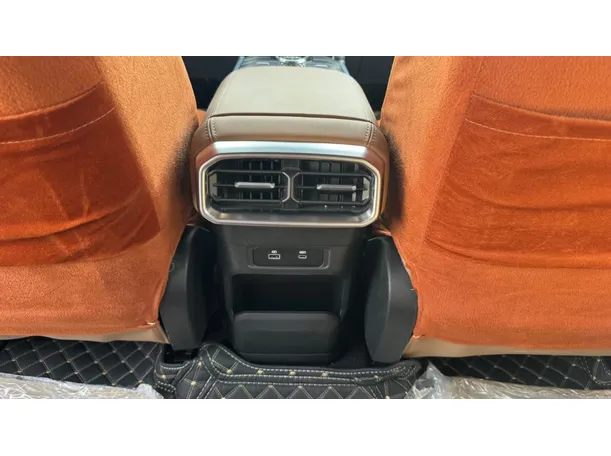 Car image 24