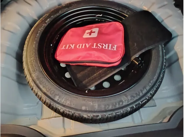 Car image 29