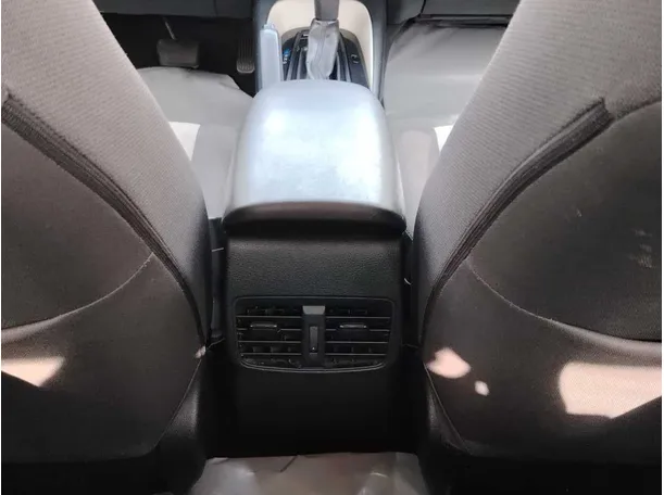Car image 28
