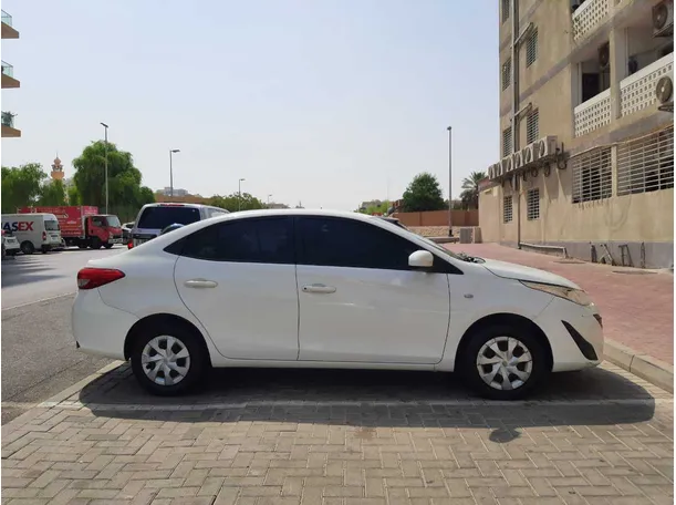 Car image 8