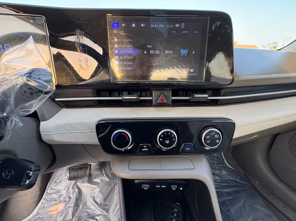 Car image 17