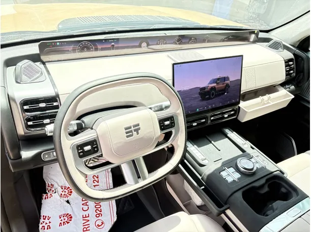 Car image 12