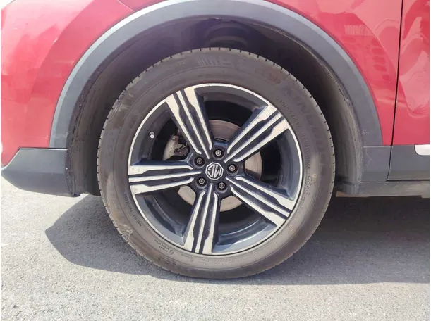 Car image 10