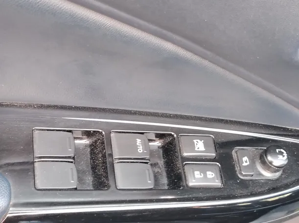 Car image 28