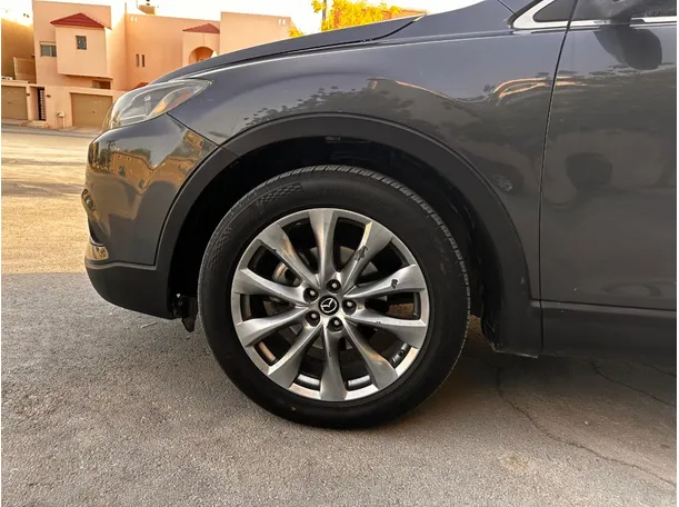Car image 9