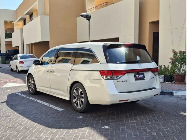 Car image 7