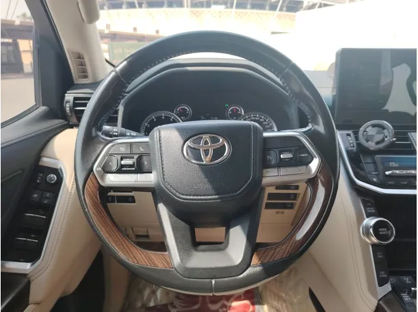 Car image 22
