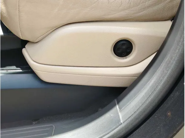Car image 30