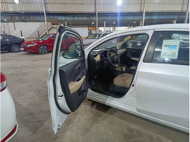Car image 10