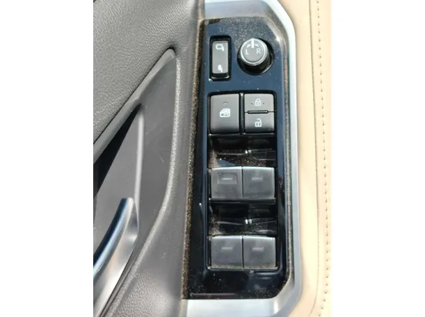 Car image 28