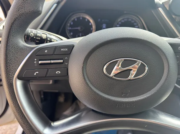 Car image 18