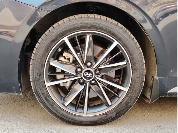 Car image 10