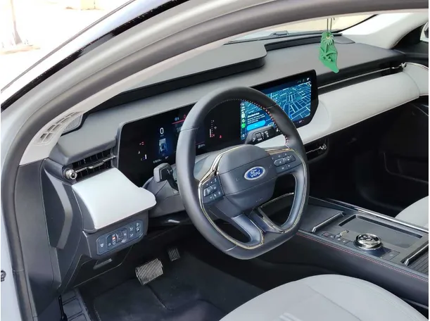 Car image 13