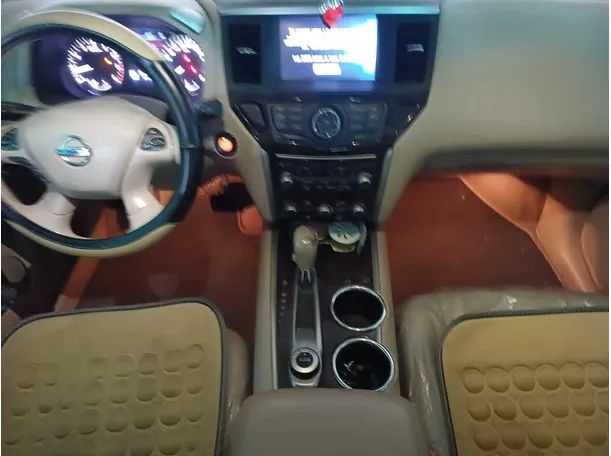 Car image 15