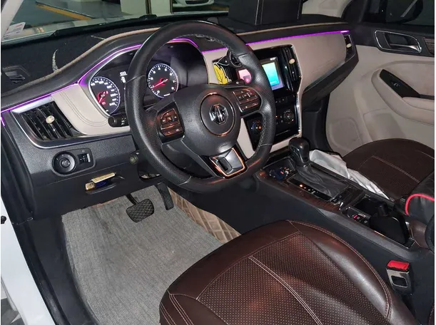 Car image 11