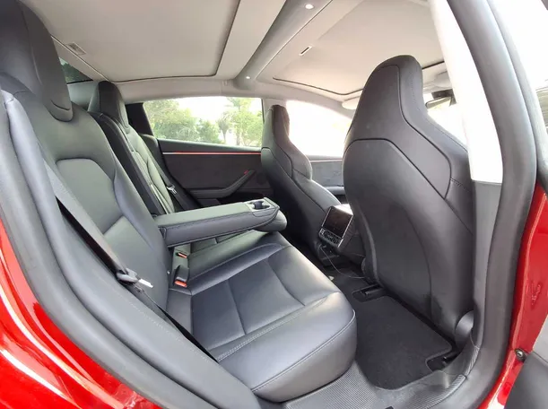 Car image 13