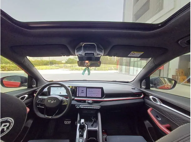 Car image 15
