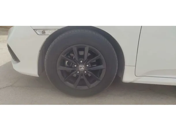 Car image 10