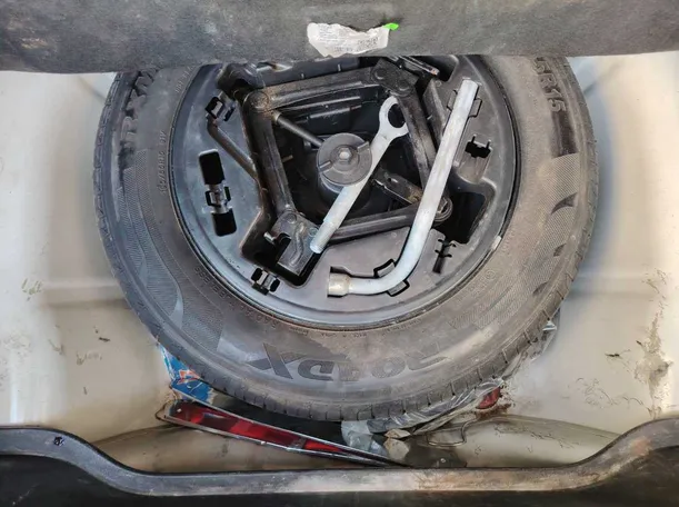 Car image 28
