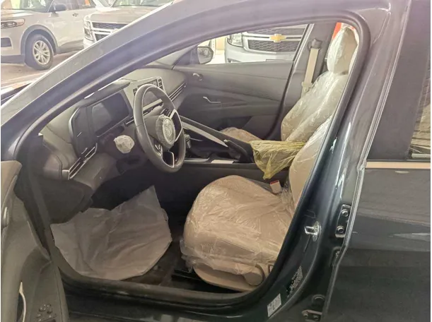 Car image 13
