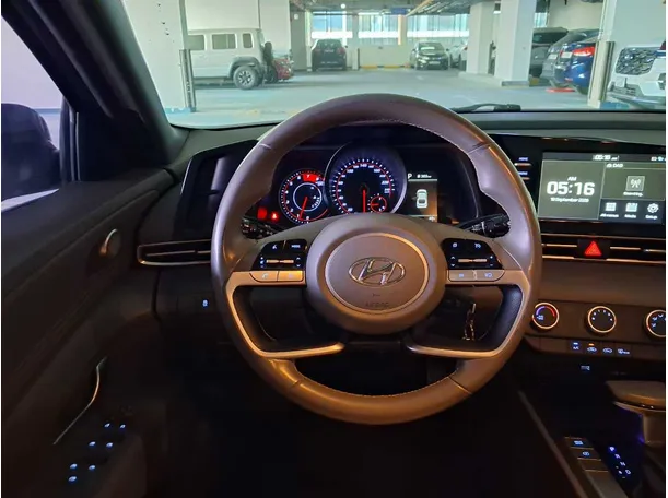 Car image 19
