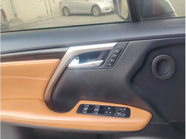 Car image 24