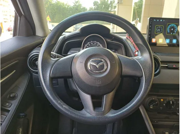 Car image 14