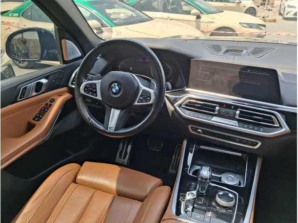 Car image 13