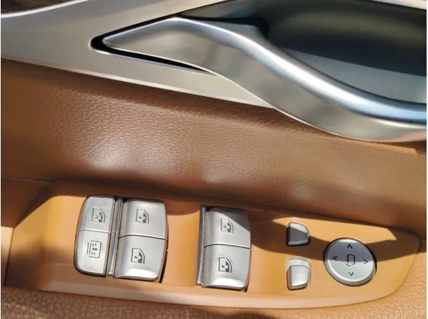 Car image 28