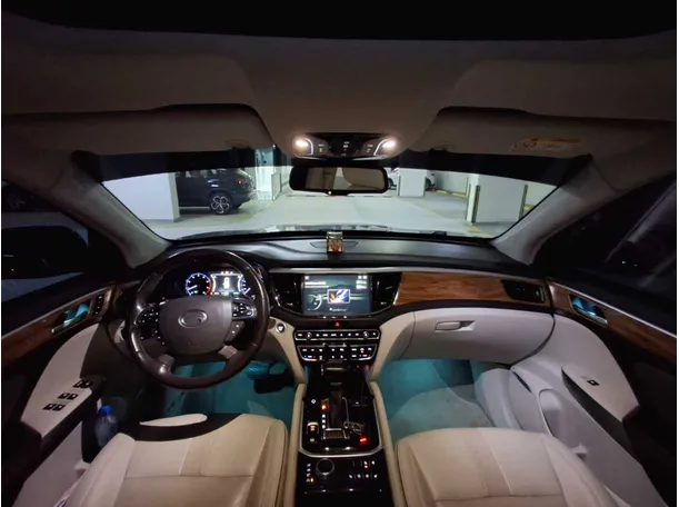 Car image 17