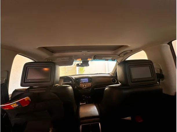 Car image 16