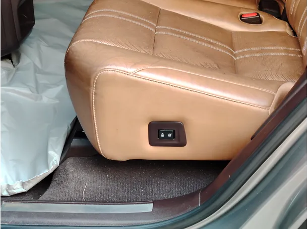 Car image 37