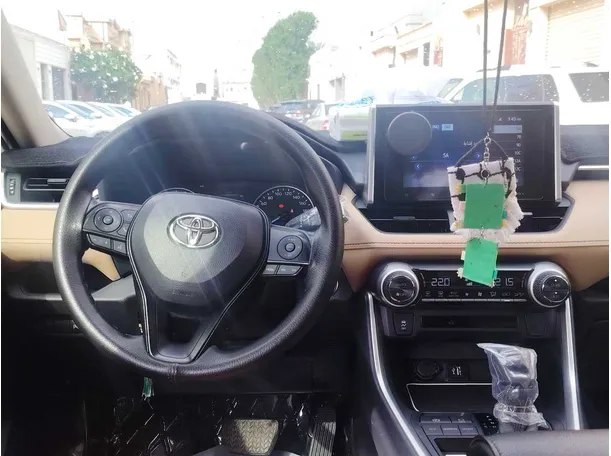 Car image 19
