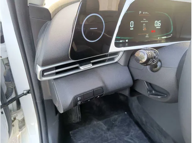 Car image 35