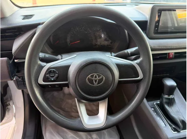 Car image 24