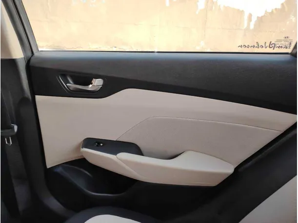 Car image 40