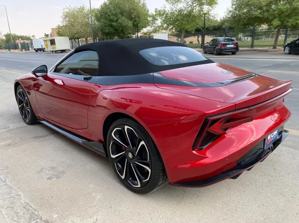 Car image 9