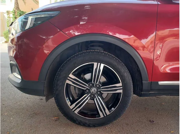 Car image 9