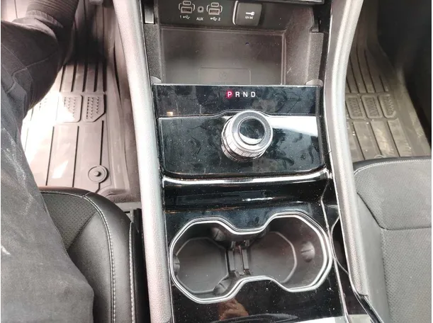 Car image 23