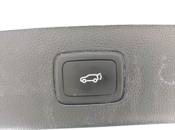 Car image 32